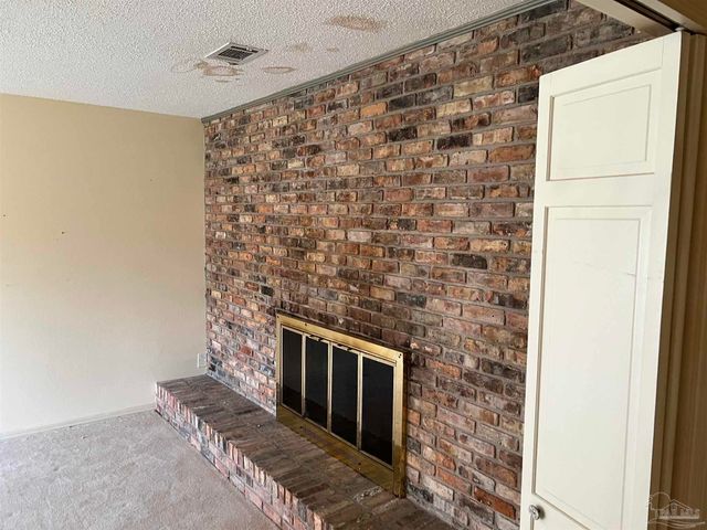 5700 Adelyn Rd, Pensacola, FL 32504