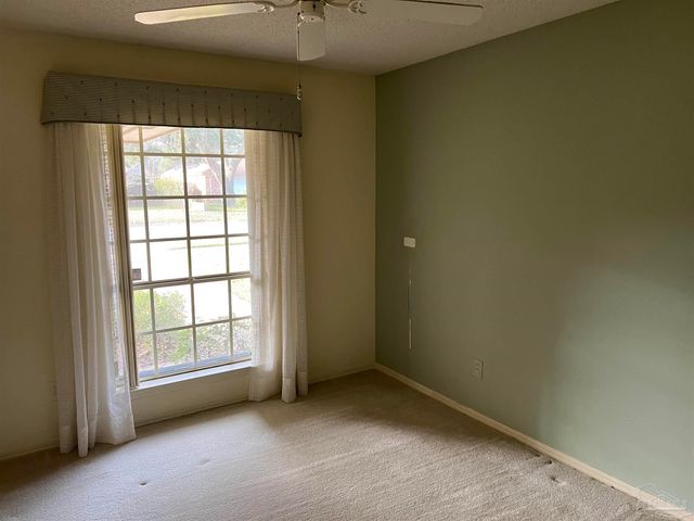 5700 Adelyn Rd, Pensacola, FL 32504