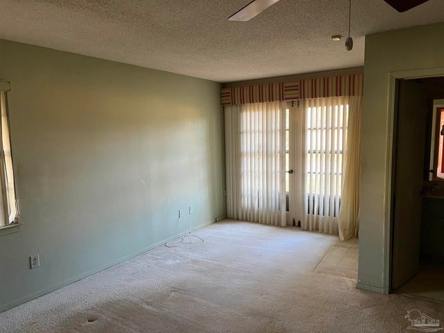 5700 Adelyn Rd, Pensacola, FL 32504