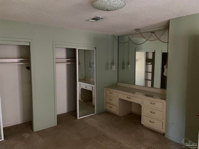 5700 Adelyn Rd, Pensacola, FL 32504