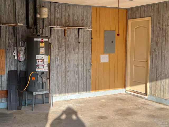 5700 Adelyn Rd, Pensacola, FL 32504