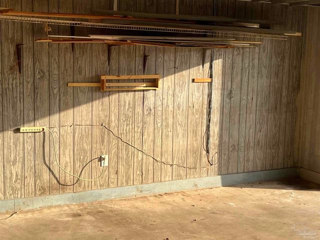 5700 Adelyn Rd, Pensacola, FL 32504