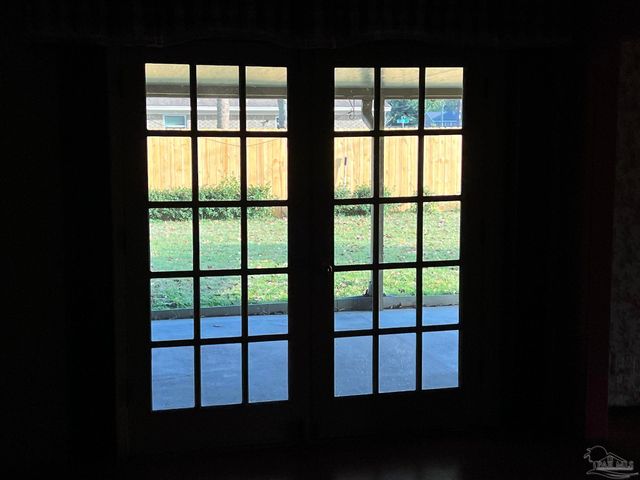 5700 Adelyn Rd, Pensacola, FL 32504