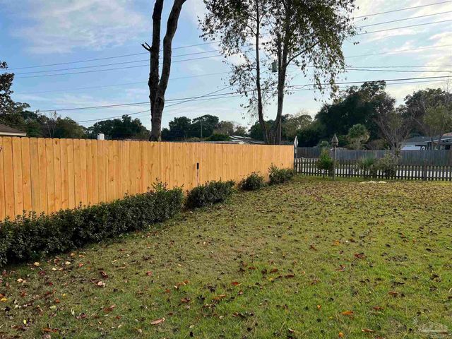 5700 Adelyn Rd, Pensacola, FL 32504