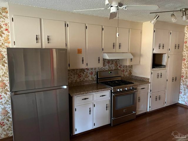 5700 Adelyn Rd, Pensacola, FL 32504