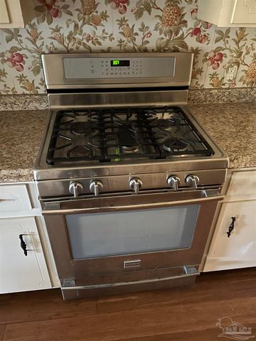 5700 Adelyn Rd, Pensacola, FL 32504