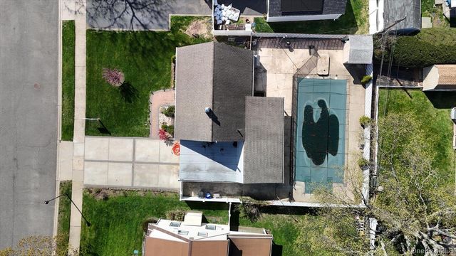 13 Peachtree Lane, Levittown, NY 11756