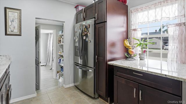 13 Peachtree Lane, Levittown, NY 11756