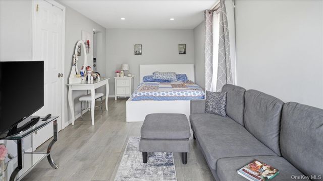 13 Peachtree Lane, Levittown, NY 11756