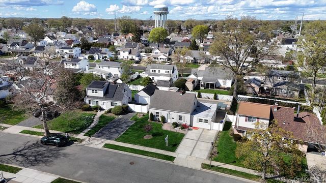 13 Peachtree Lane, Levittown, NY 11756