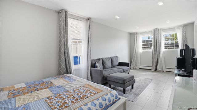 13 Peachtree Lane, Levittown, NY 11756