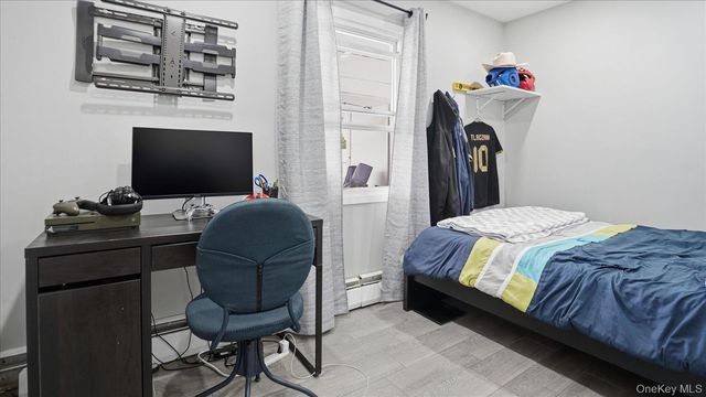 13 Peachtree Lane, Levittown, NY 11756