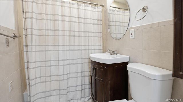 13 Peachtree Lane, Levittown, NY 11756