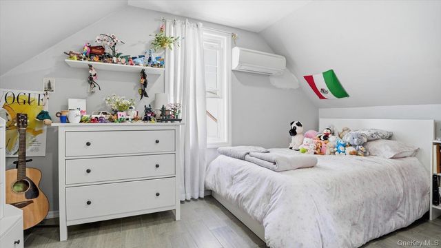 13 Peachtree Lane, Levittown, NY 11756