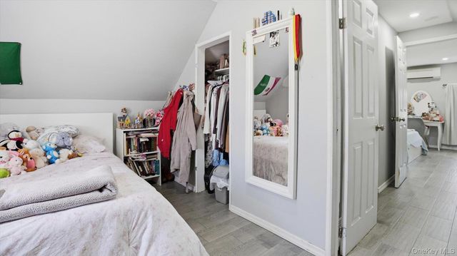 13 Peachtree Lane, Levittown, NY 11756