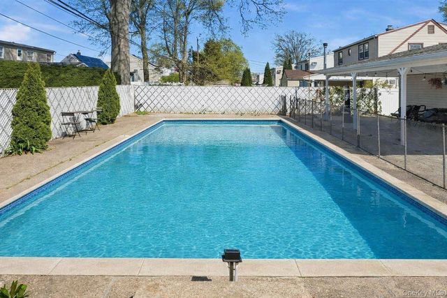 13 Peachtree Lane, Levittown, NY 11756