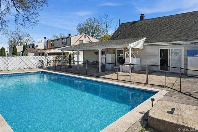 13 Peachtree Lane, Levittown, NY 11756