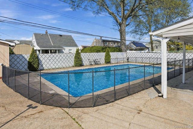 13 Peachtree Lane, Levittown, NY 11756