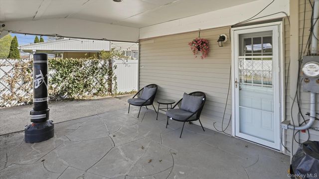 13 Peachtree Lane, Levittown, NY 11756