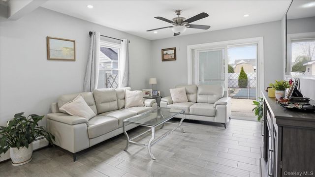 13 Peachtree Lane, Levittown, NY 11756