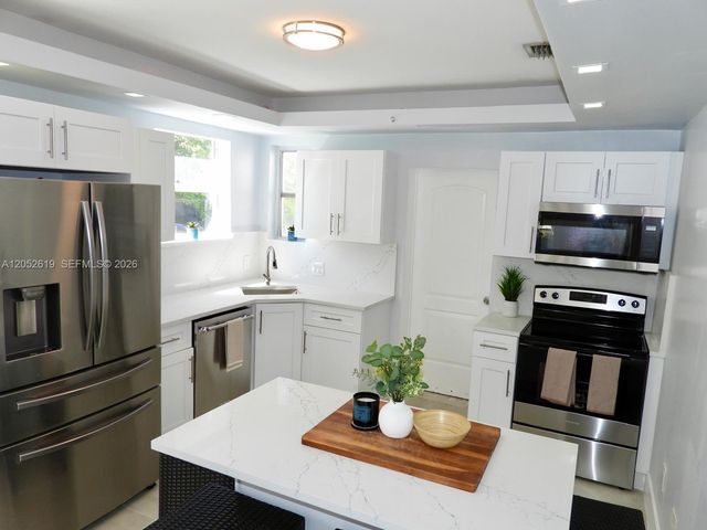 715 Hollywood Boulevard, Hollywood, FL 33019