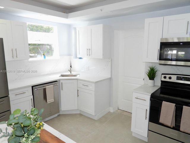 715 Hollywood Boulevard, Hollywood, FL 33019