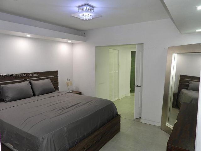 715 Hollywood Boulevard, Hollywood, FL 33019