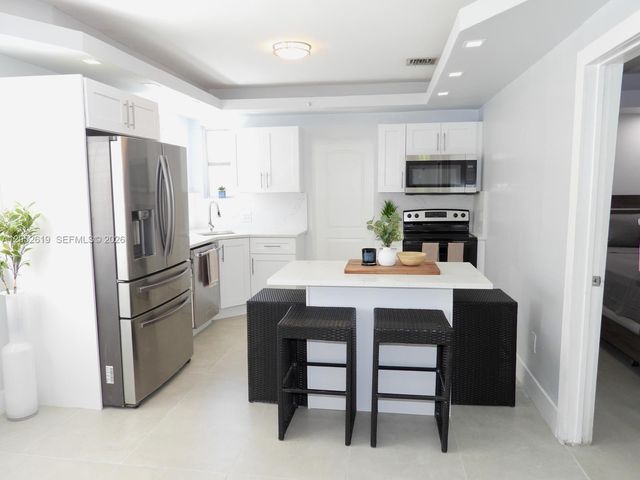 715 Hollywood Boulevard, Hollywood, FL 33019
