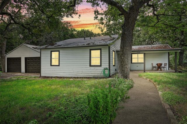 1005 W Water Street, Weatherford, TX 76086