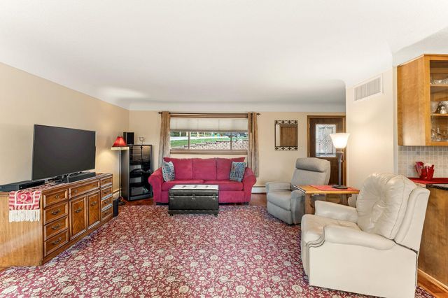 1800 Hiawatha Court NE, Rochester, MN 55906