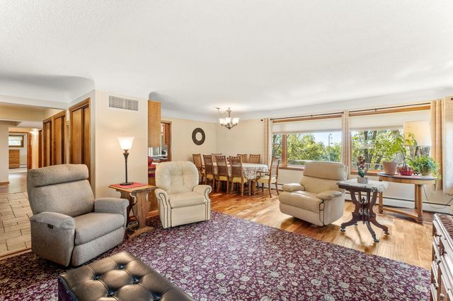 1800 Hiawatha Court NE, Rochester, MN 55906