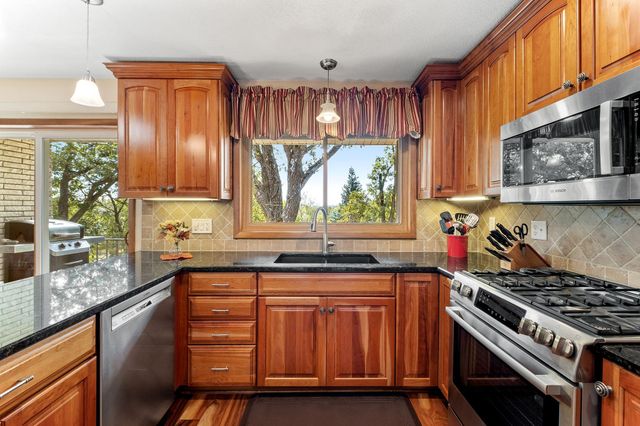 1800 Hiawatha Court NE, Rochester, MN 55906