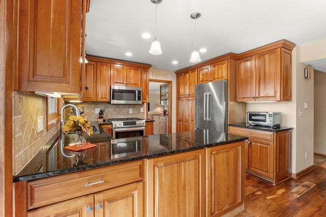 1800 Hiawatha Court NE, Rochester, MN 55906