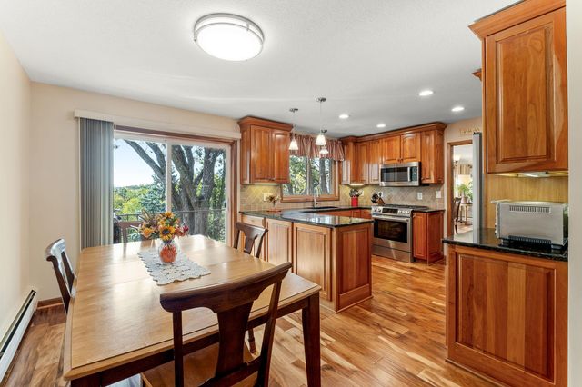 1800 Hiawatha Court NE, Rochester, MN 55906