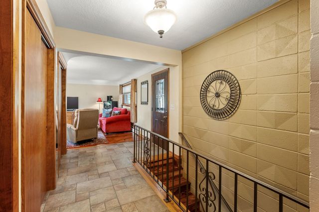 1800 Hiawatha Court NE, Rochester, MN 55906