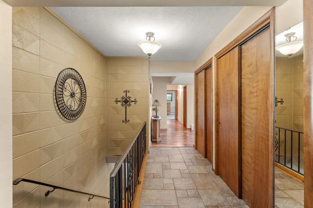 1800 Hiawatha Court NE, Rochester, MN 55906