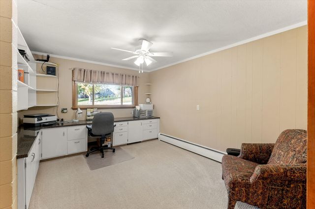 1800 Hiawatha Court NE, Rochester, MN 55906