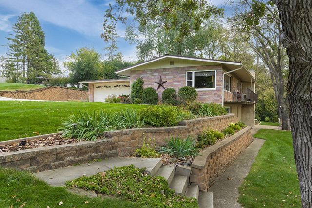 1800 Hiawatha Court NE, Rochester, MN 55906