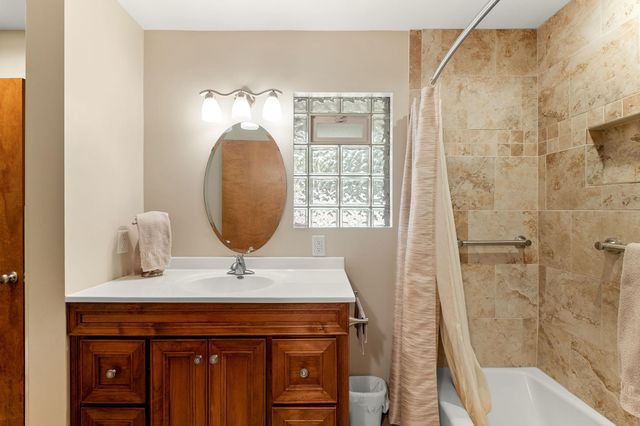 1800 Hiawatha Court NE, Rochester, MN 55906