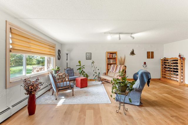 1800 Hiawatha Court NE, Rochester, MN 55906