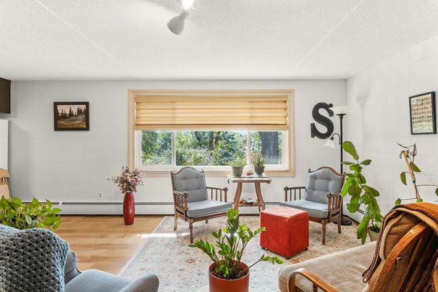 1800 Hiawatha Court NE, Rochester, MN 55906