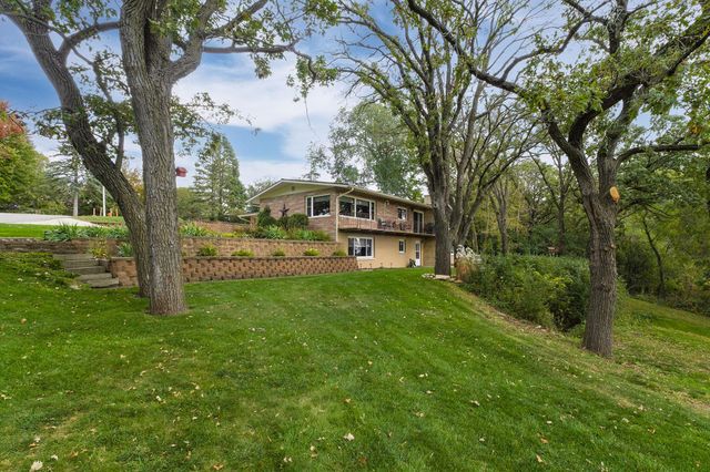 1800 Hiawatha Court NE, Rochester, MN 55906