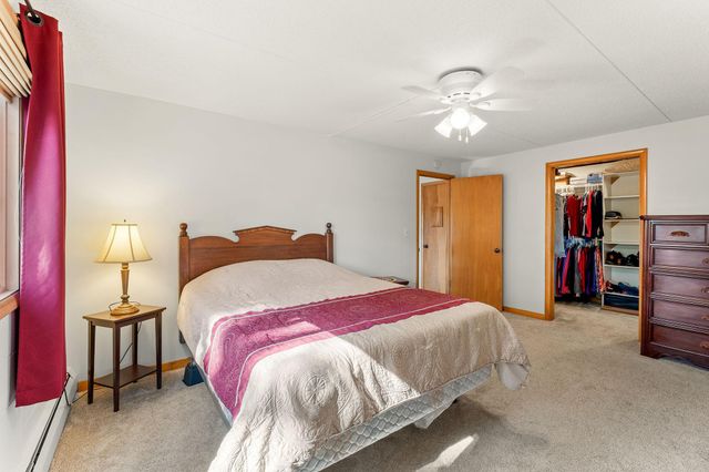 1800 Hiawatha Court NE, Rochester, MN 55906