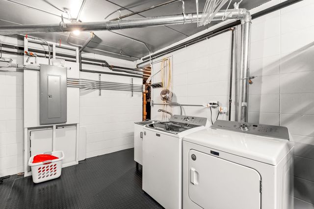 1800 Hiawatha Court NE, Rochester, MN 55906