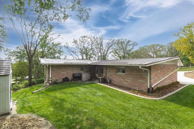 1800 Hiawatha Court NE, Rochester, MN 55906