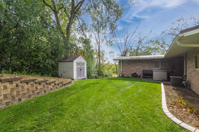 1800 Hiawatha Court NE, Rochester, MN 55906