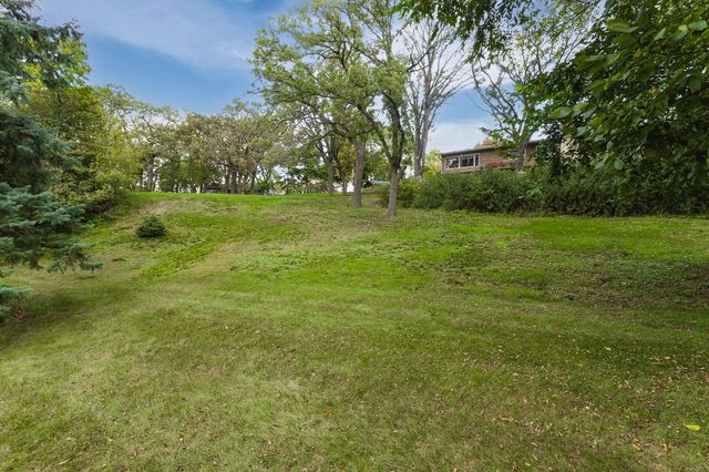 1800 Hiawatha Court NE, Rochester, MN 55906