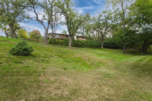 1800 Hiawatha Court NE, Rochester, MN 55906