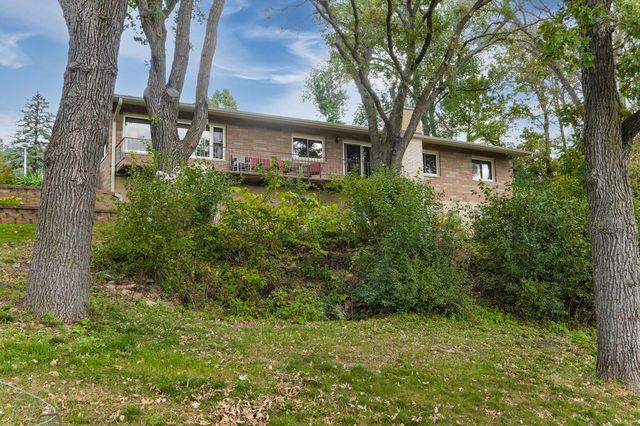 1800 Hiawatha Court NE, Rochester, MN 55906