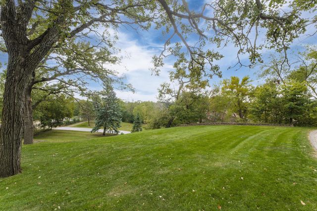 1800 Hiawatha Court NE, Rochester, MN 55906